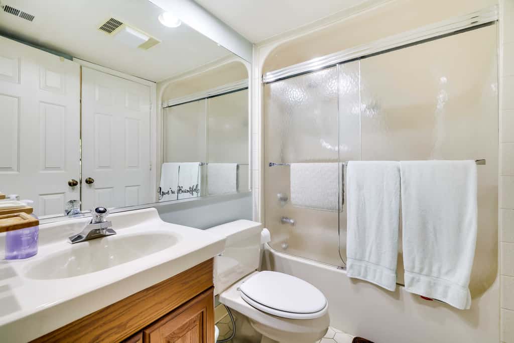 1 Mi to Big Boulder: Lakefront Unit w/ Pool Access