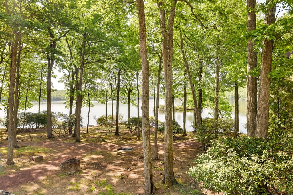 1 Mi to Big Boulder: Lakefront Unit w/ Pool Access