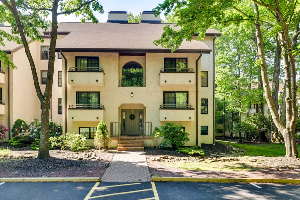 1 Mi to Big Boulder: Lakefront Unit w/ Pool Access