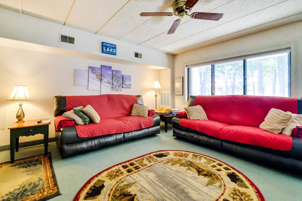 1 Mi to Big Boulder: Lakefront Unit w/ Pool Access