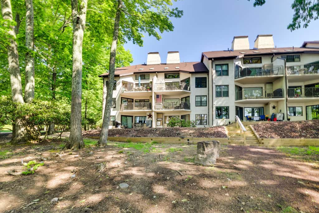 1 Mi to Big Boulder: Lakefront Unit w/ Pool Access