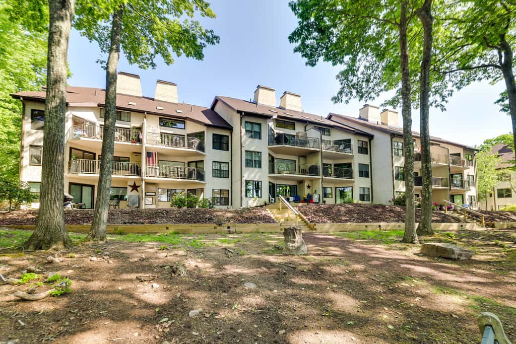 1 Mi to Big Boulder: Lakefront Unit w/ Pool Access