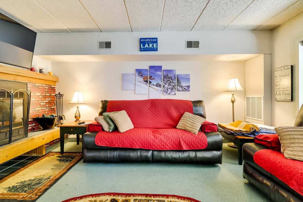 1 Mi to Big Boulder: Lakefront Unit w/ Pool Access