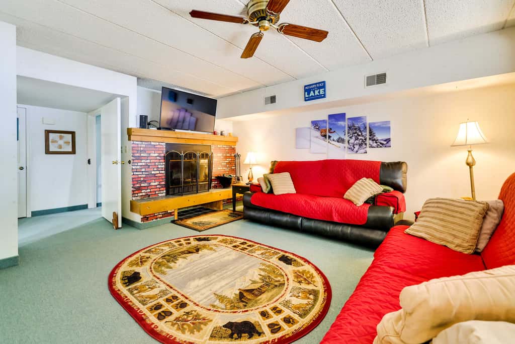 1 Mi to Big Boulder: Lakefront Unit w/ Pool Access