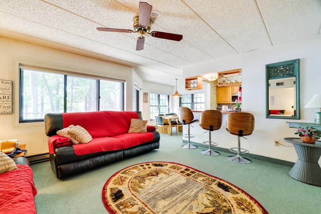 1 Mi to Big Boulder: Lakefront Unit w/ Pool Access