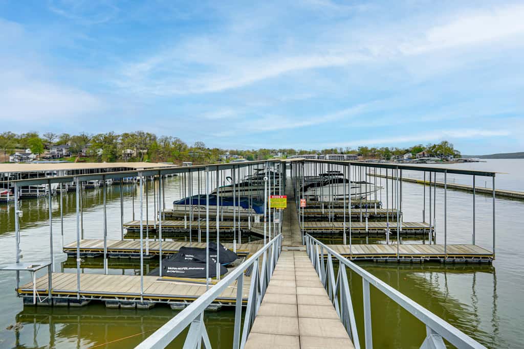 Beach, Boat Slip, Views! Lake of the Ozarks Condo