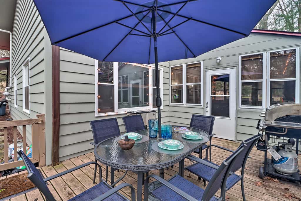 Deck & Fire Pit: Cozy Pocono Mountain Home