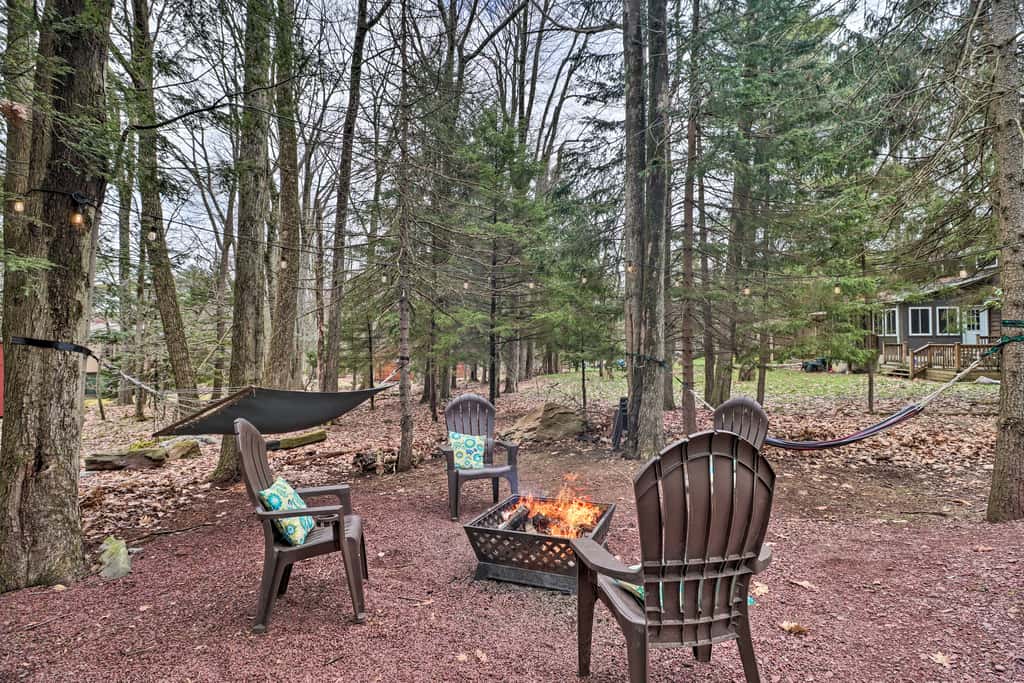 Deck & Fire Pit: Cozy Pocono Mountain Home
