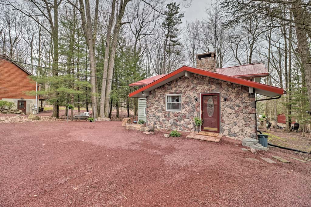 Deck & Fire Pit: Cozy Pocono Mountain Home