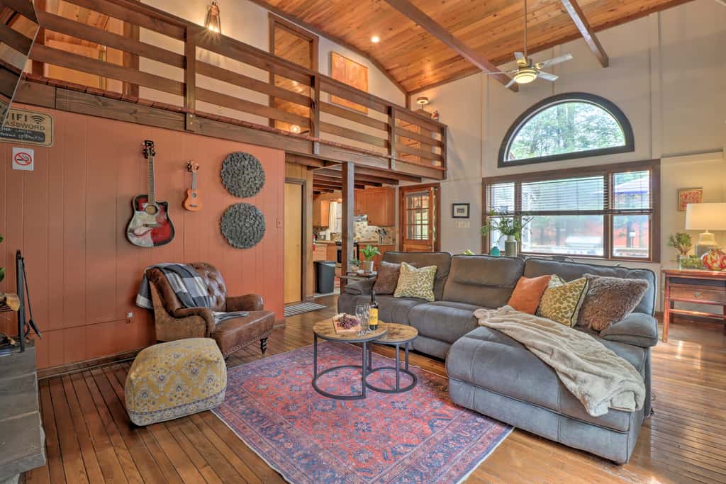 Deck & Fire Pit: Cozy Pocono Mountain Home