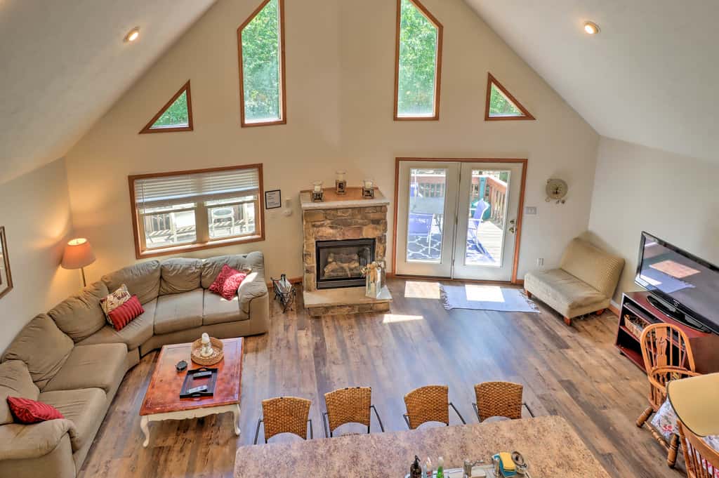 Deck, Hot Tub & Game Room: Lake Harmony Home