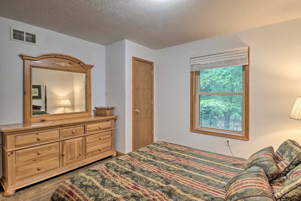 Deck, Hot Tub & Game Room: Lake Harmony Home