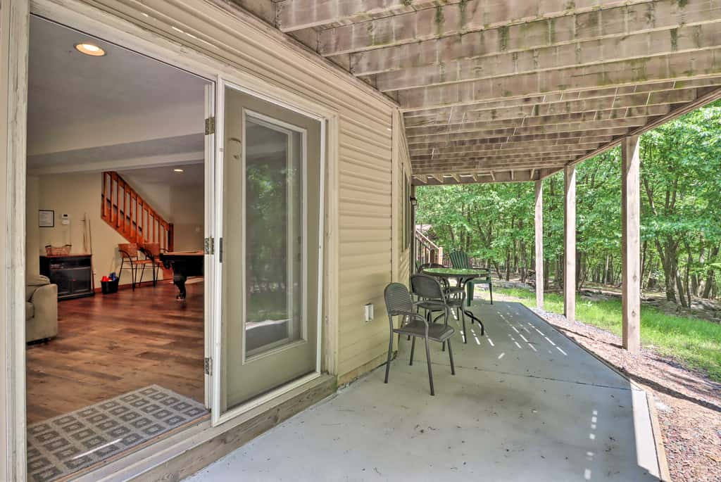 Deck, Hot Tub & Game Room: Lake Harmony Home