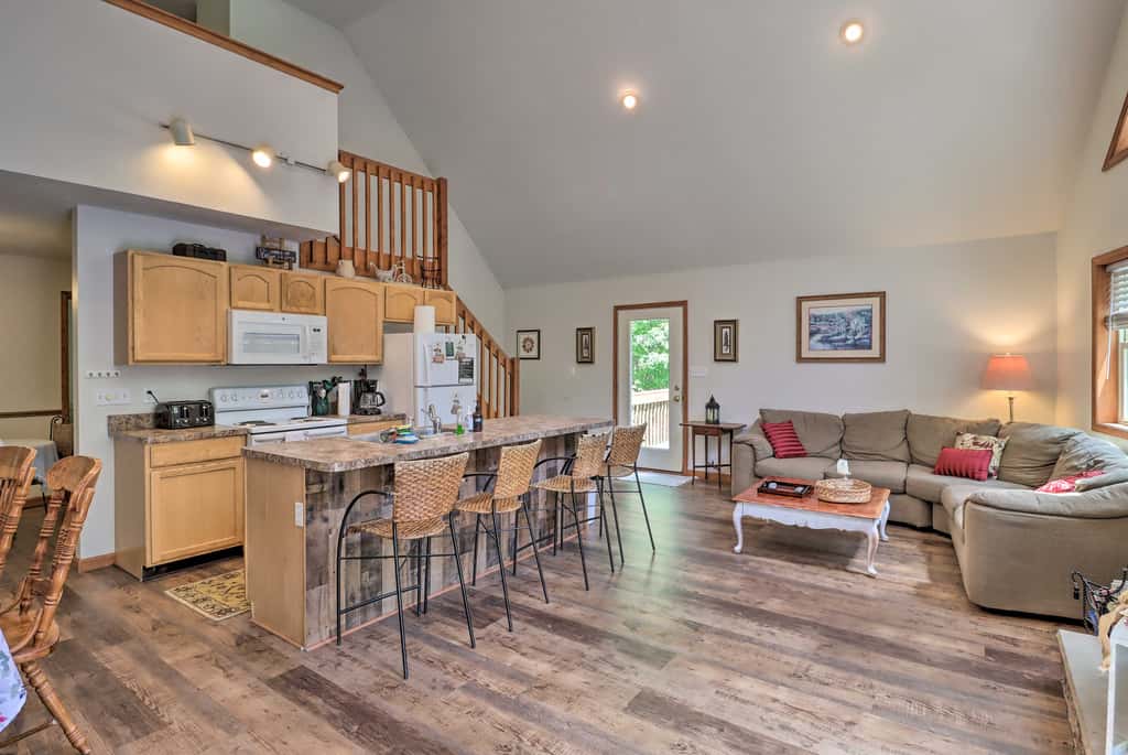 Deck, Hot Tub & Game Room: Lake Harmony Home
