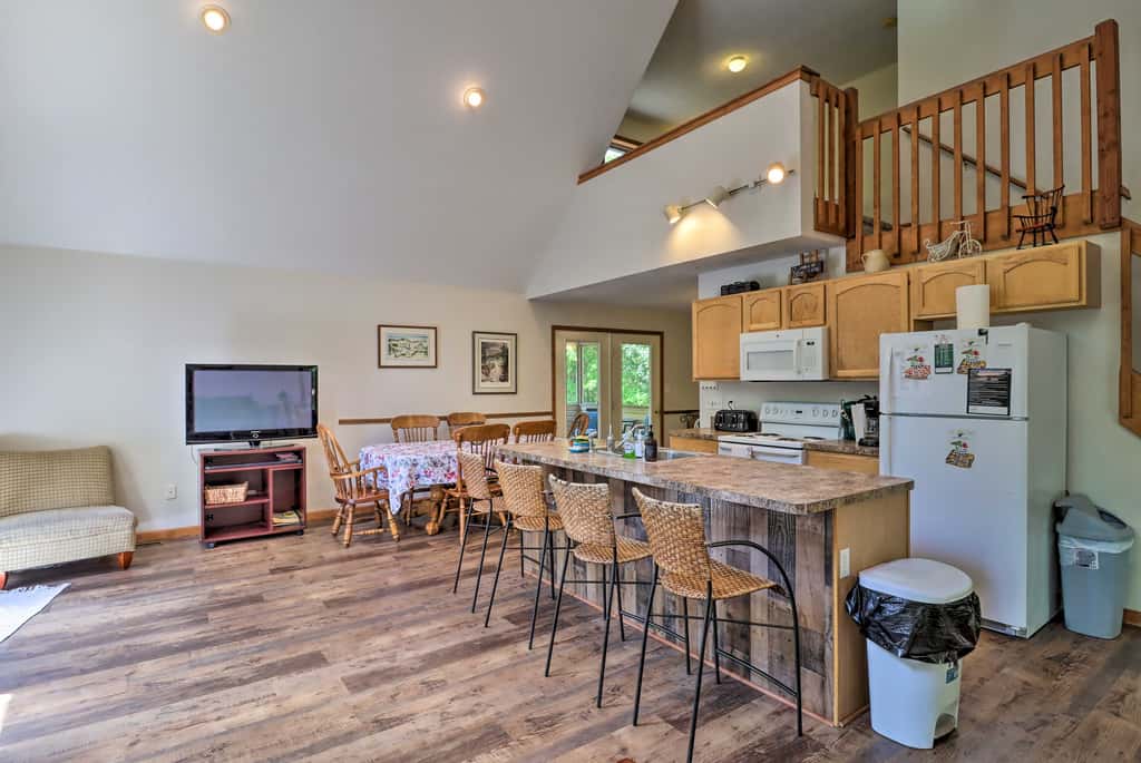 Deck, Hot Tub & Game Room: Lake Harmony Home