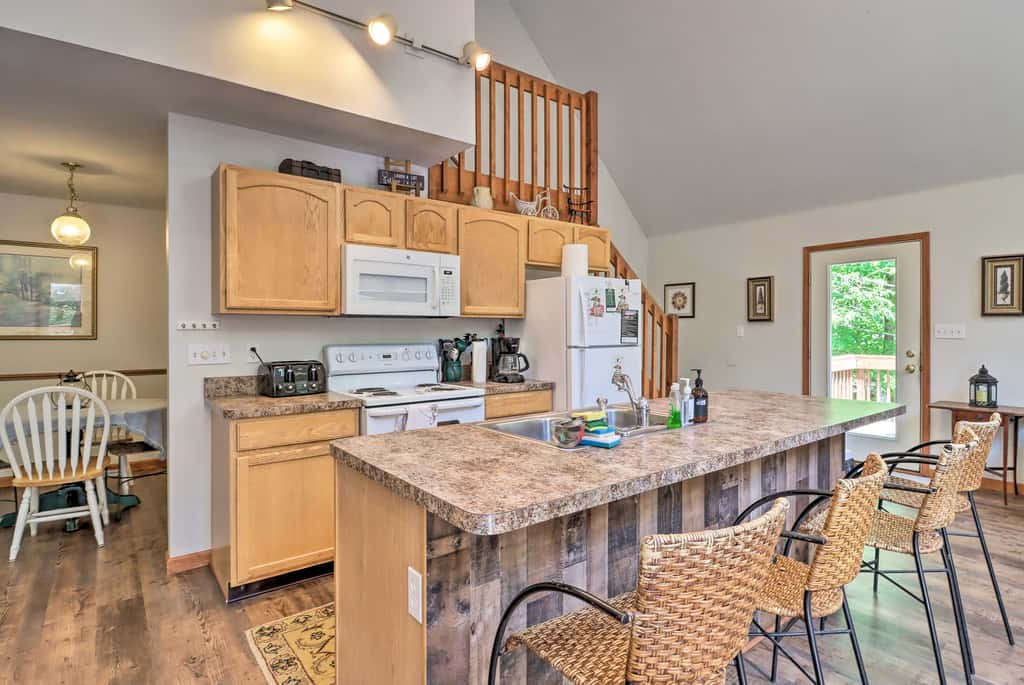 Deck, Hot Tub & Game Room: Lake Harmony Home