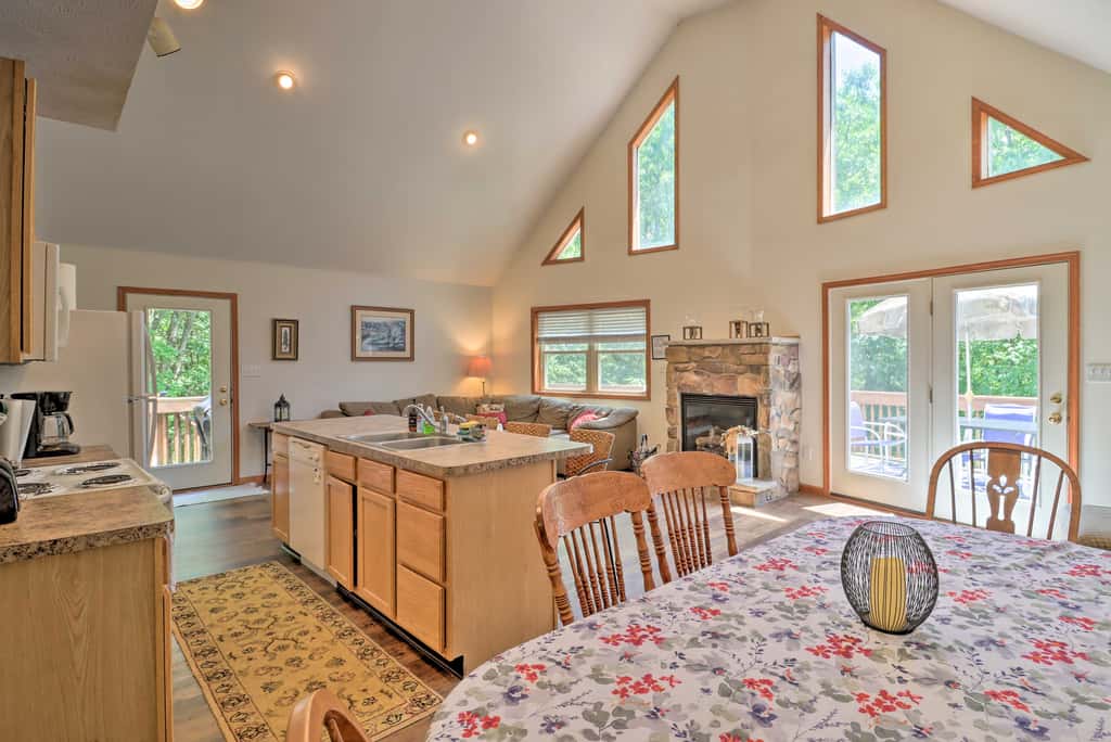 Deck, Hot Tub & Game Room: Lake Harmony Home