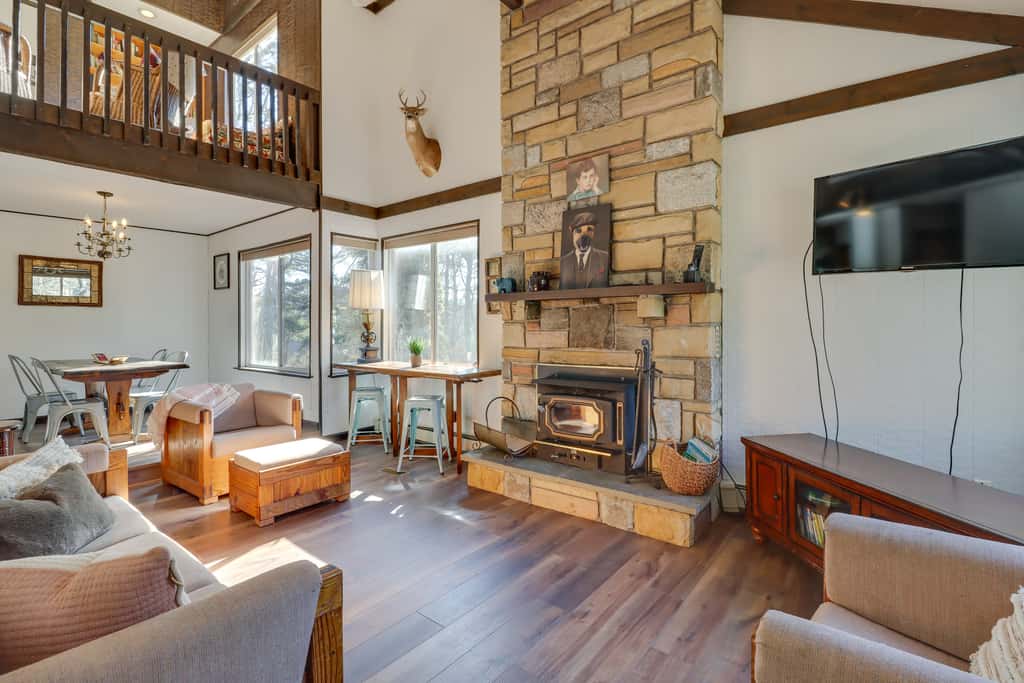 Near Skiing: Lakefront Gem w/ Kayaks in Long Pond