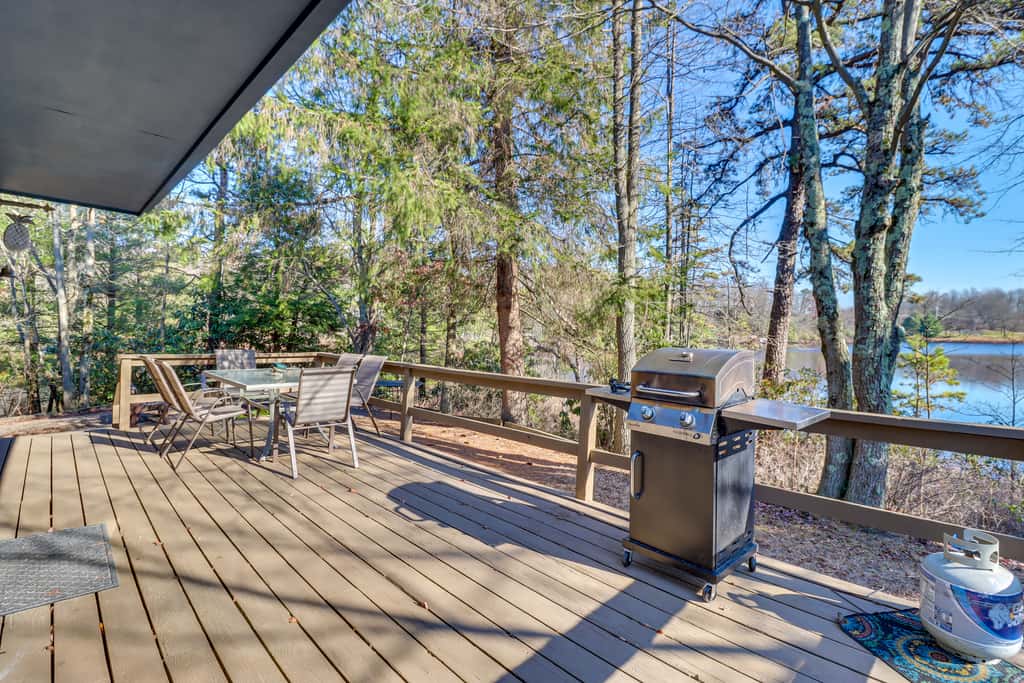 Near Skiing: Lakefront Gem w/ Kayaks in Long Pond