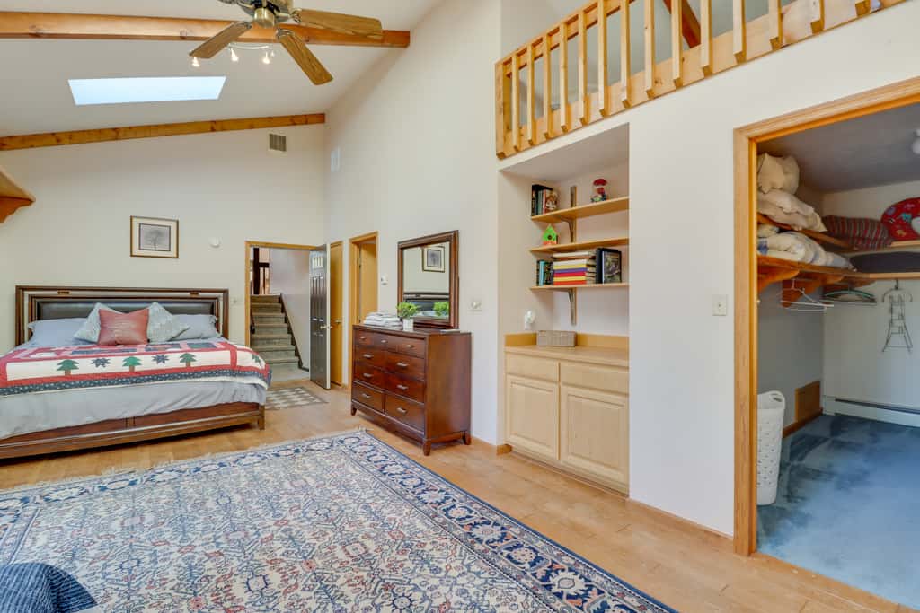 Near Skiing: Lakefront Gem w/ Kayaks in Long Pond