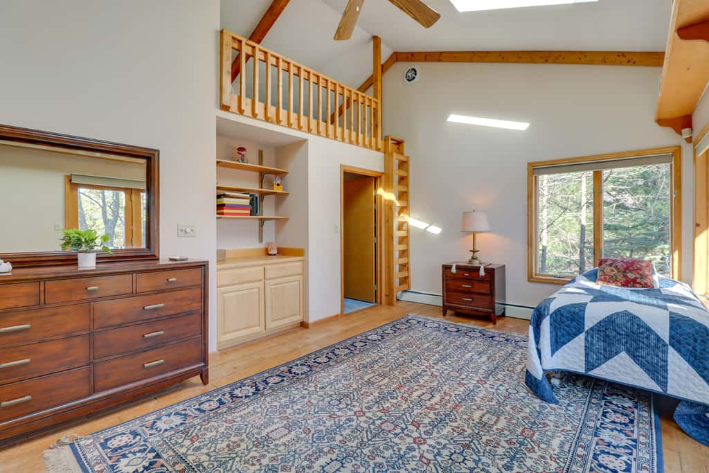 Near Skiing: Lakefront Gem w/ Kayaks in Long Pond