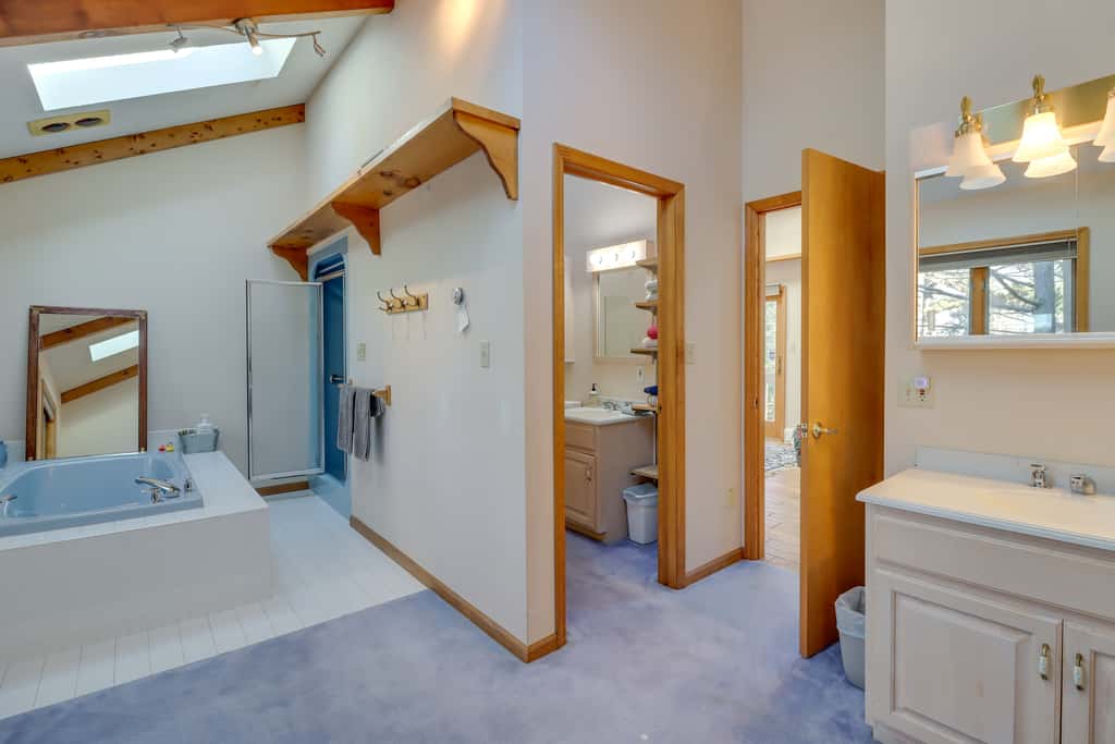 Near Skiing: Lakefront Gem w/ Kayaks in Long Pond