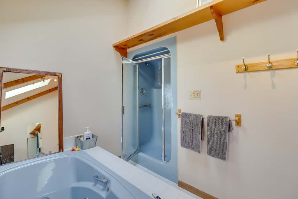 Near Skiing: Lakefront Gem w/ Kayaks in Long Pond