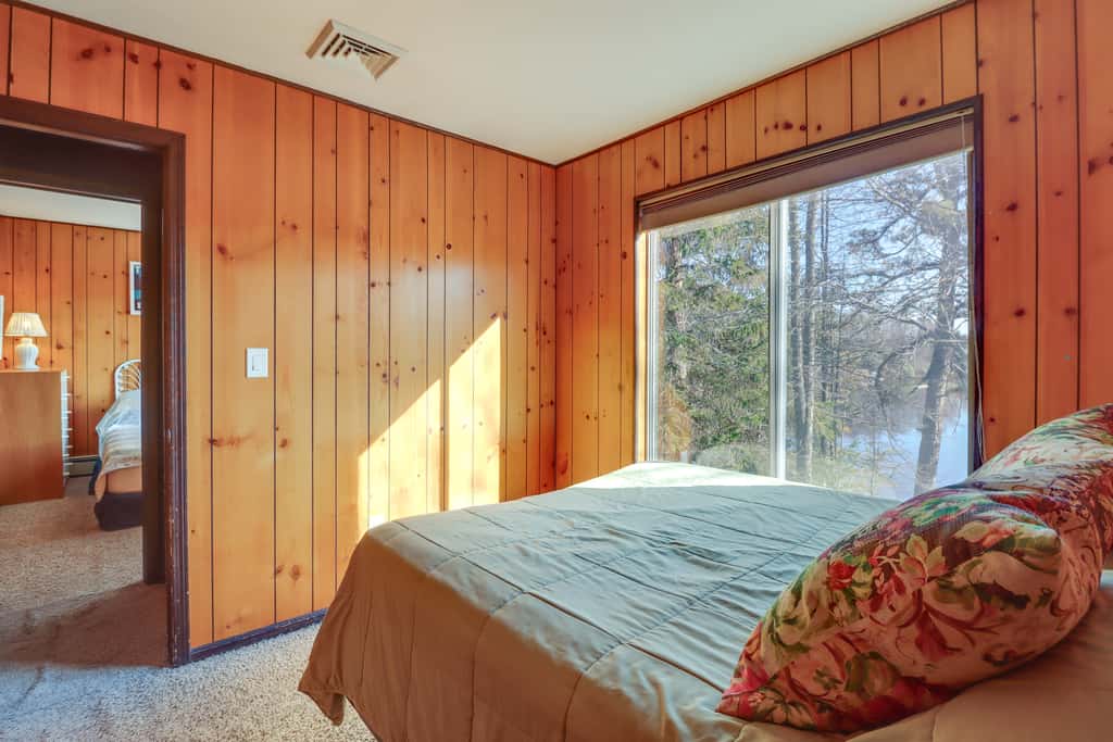 Near Skiing: Lakefront Gem w/ Kayaks in Long Pond