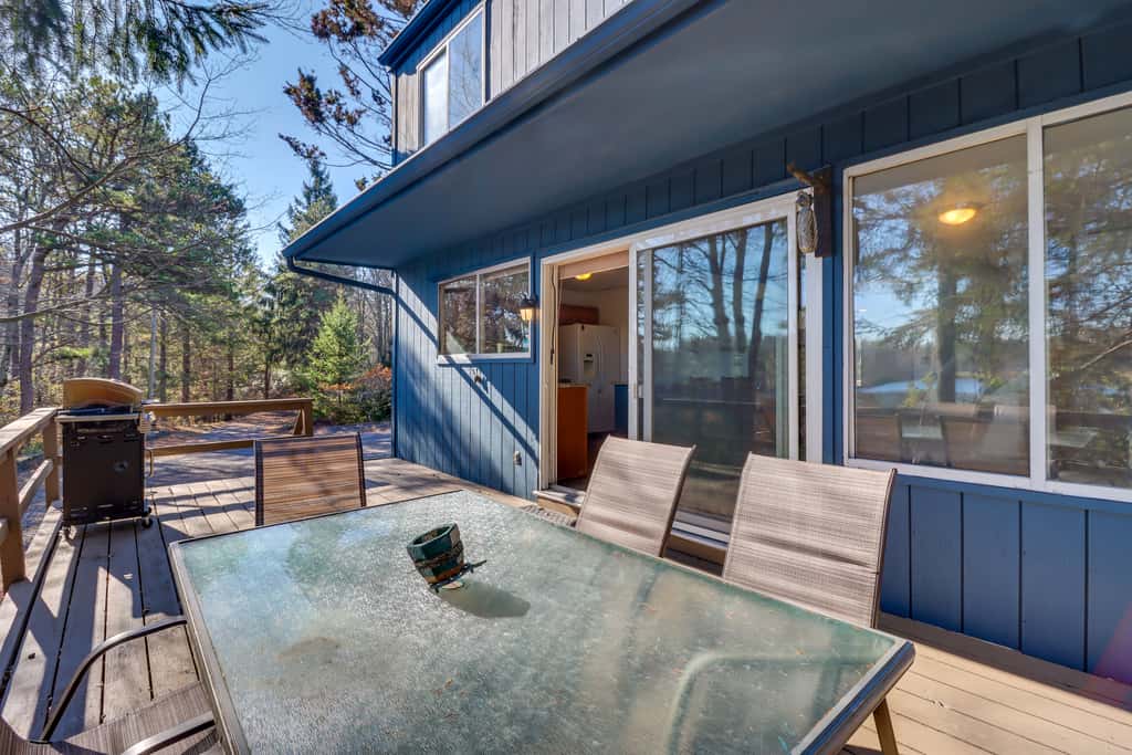 Near Skiing: Lakefront Gem w/ Kayaks in Long Pond