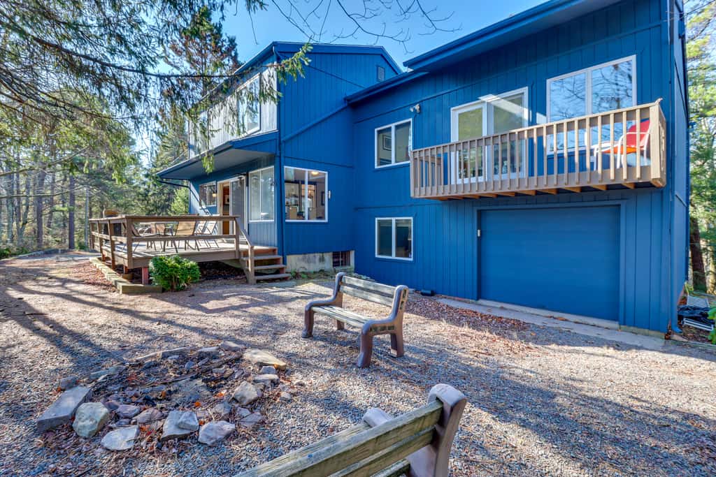 Near Skiing: Lakefront Gem w/ Kayaks in Long Pond