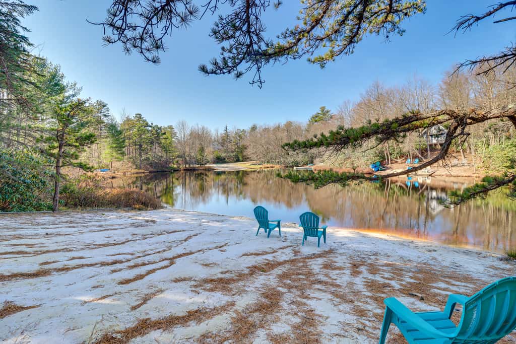 Near Skiing: Lakefront Gem w/ Kayaks in Long Pond