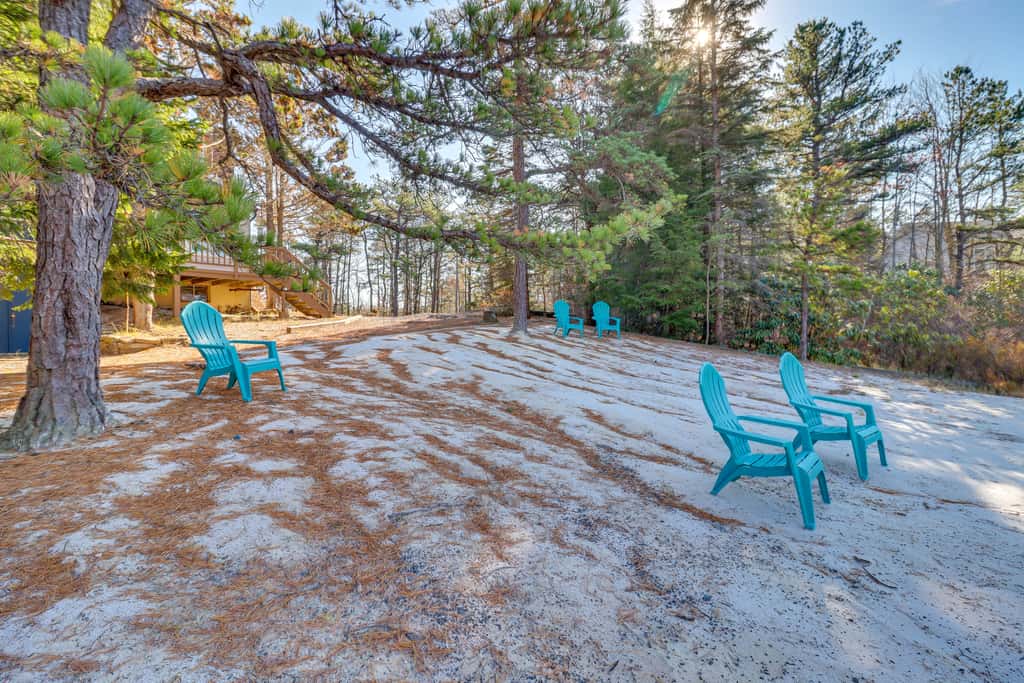 Near Skiing: Lakefront Gem w/ Kayaks in Long Pond