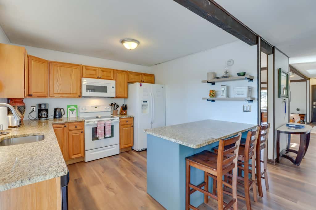Near Skiing: Lakefront Gem w/ Kayaks in Long Pond
