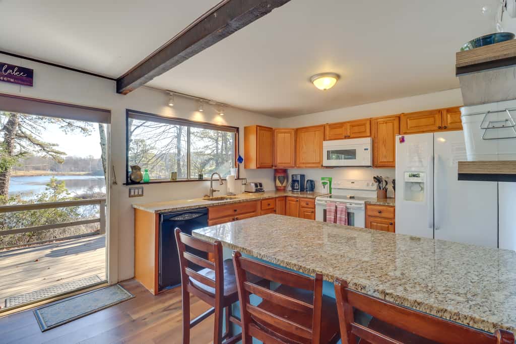 Near Skiing: Lakefront Gem w/ Kayaks in Long Pond