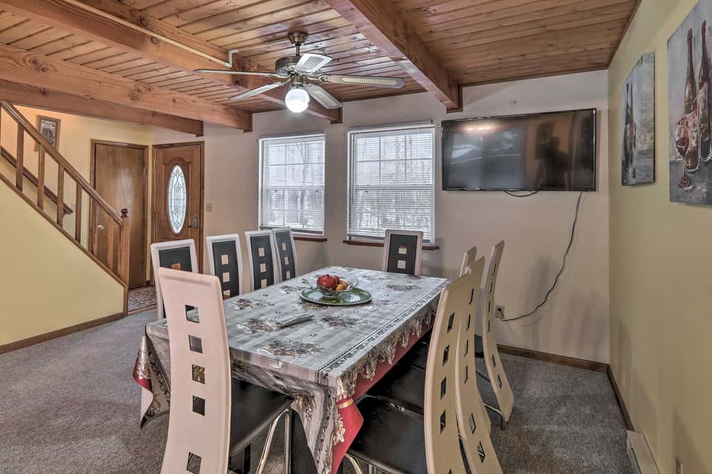 5 Mi to Camelback: Henryville Home w/ Hot Tub!