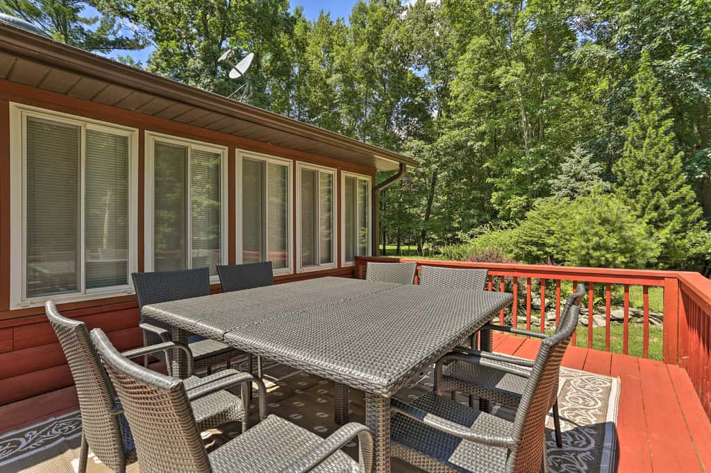 Hike + Ski: Log Cabin in East Stroudsburg!