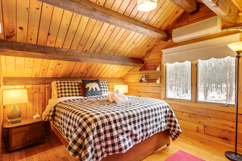 Hike + Ski: Log Cabin in East Stroudsburg!