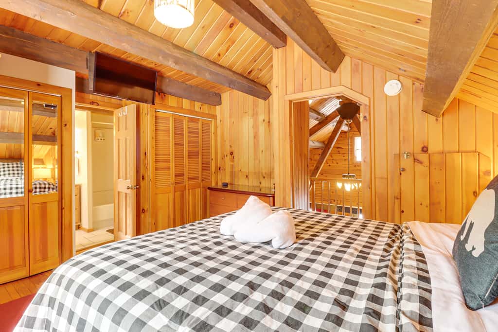 Hike + Ski: Log Cabin in East Stroudsburg!