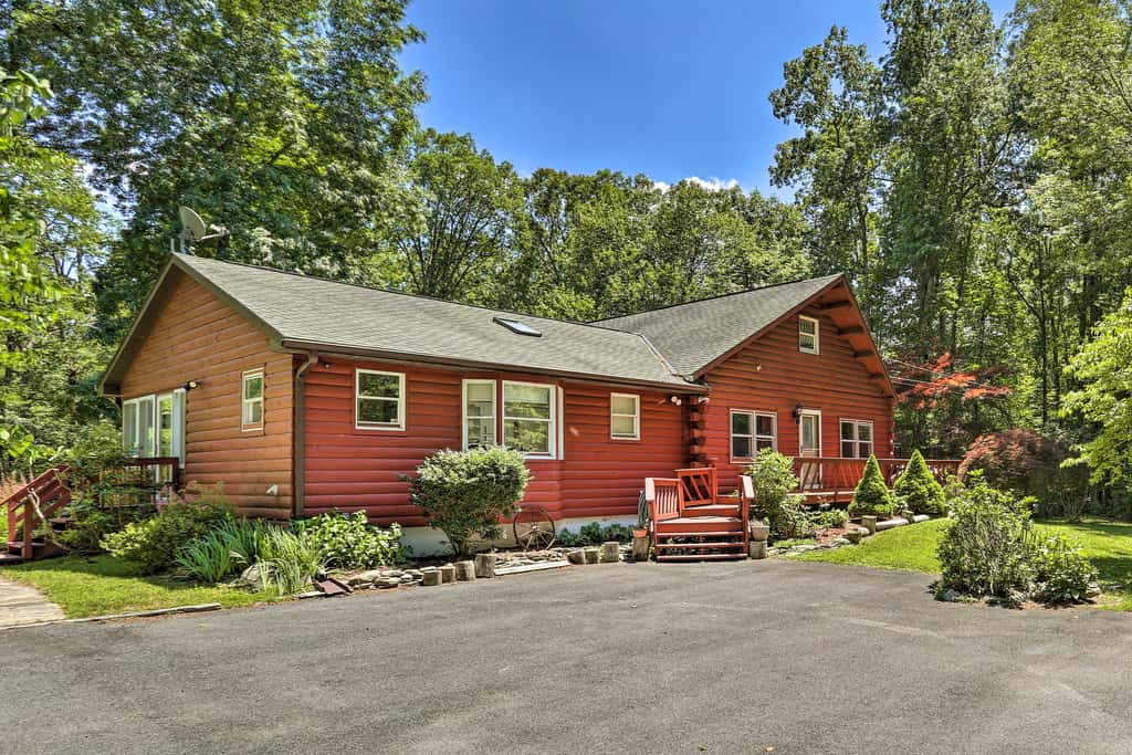 Hike + Ski: Log Cabin in East Stroudsburg!