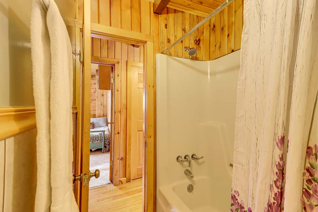 Hike + Ski: Log Cabin in East Stroudsburg!
