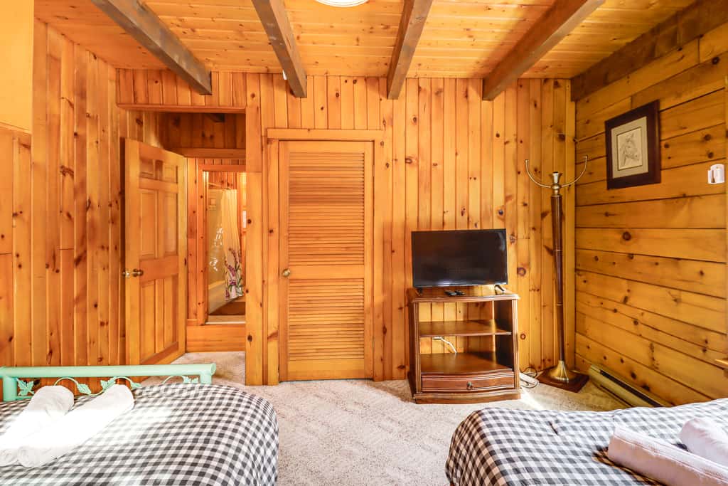 Hike + Ski: Log Cabin in East Stroudsburg!