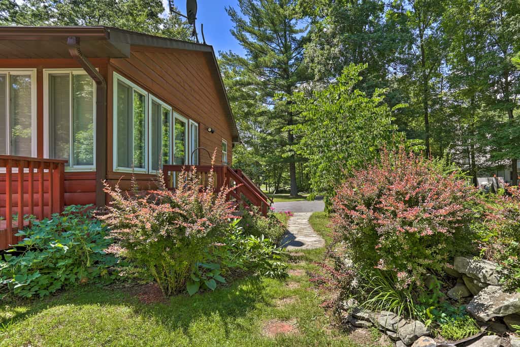 Hike + Ski: Log Cabin in East Stroudsburg!