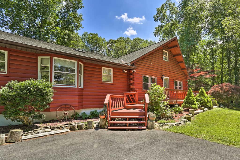 Hike + Ski: Log Cabin in East Stroudsburg!