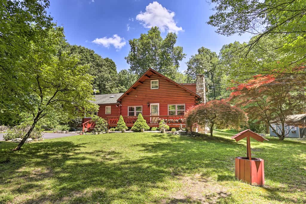 Hike + Ski: Log Cabin in East Stroudsburg!