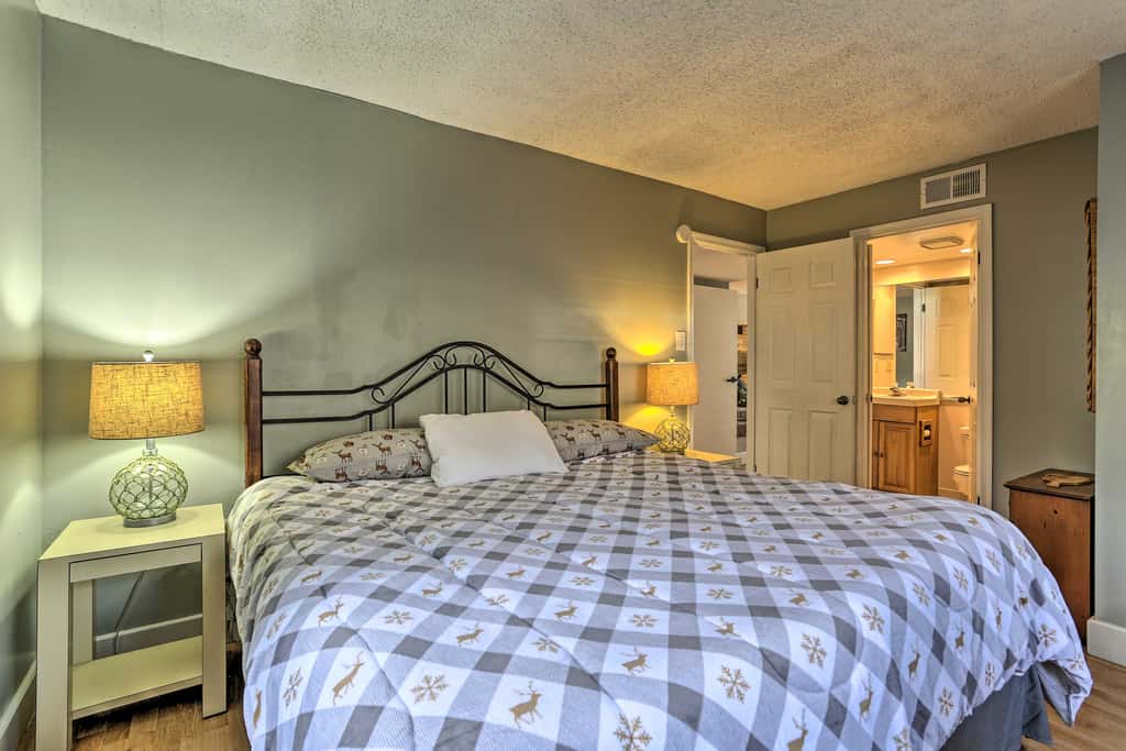 On Big Boulder Lake: Condo w/ Community Pools!