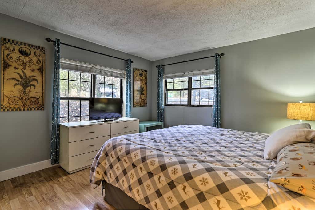On Big Boulder Lake: Condo w/ Community Pools!