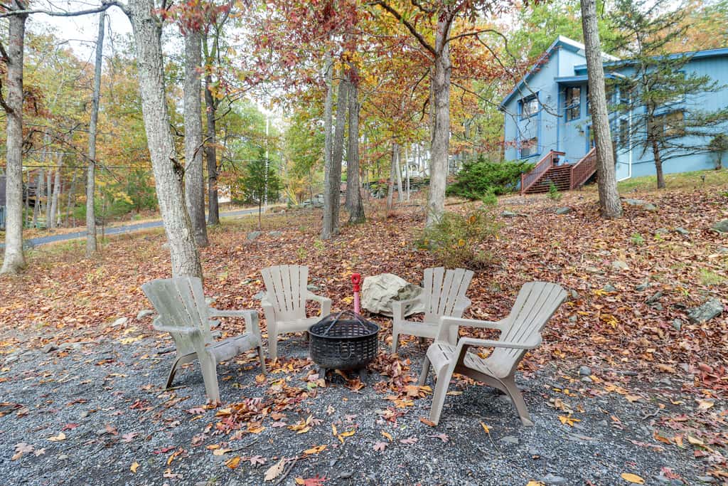 Fire Pit & Gas Grill: Charming Poconos Abode!