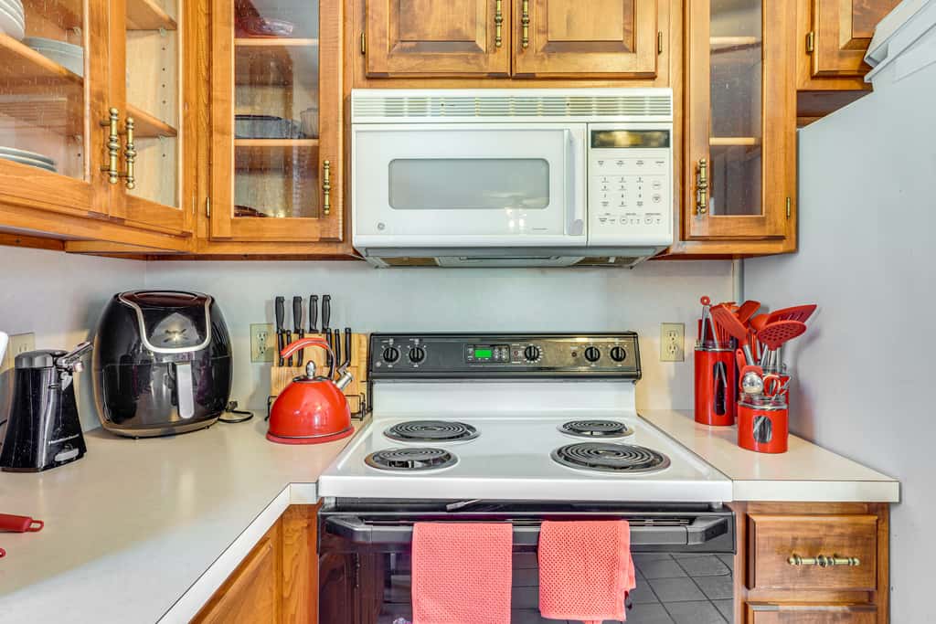 Fire Pit & Gas Grill: Charming Poconos Abode!