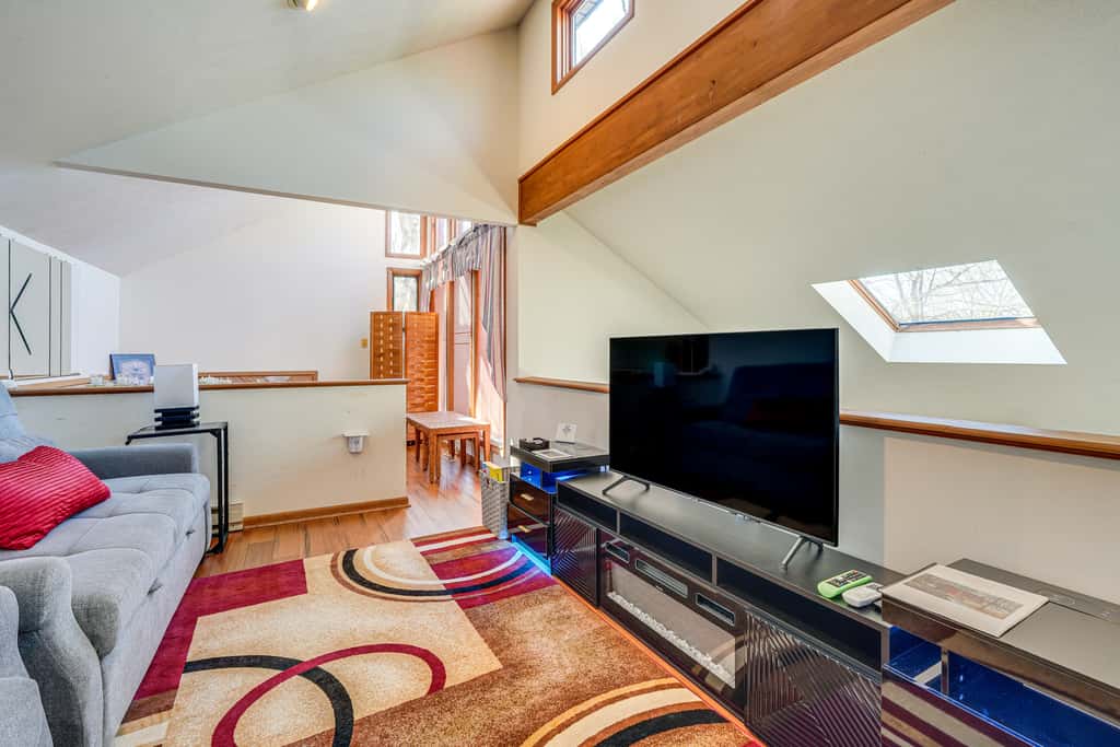 Fire Pit & Gas Grill: Charming Poconos Abode!