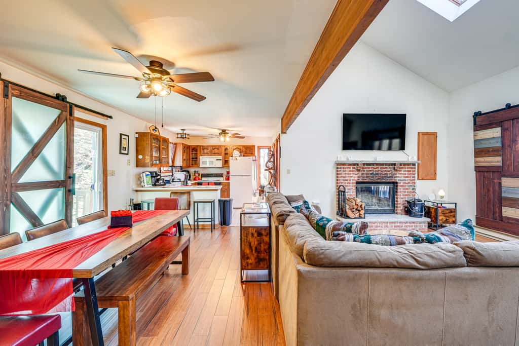Fire Pit & Gas Grill: Charming Poconos Abode!